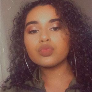 Meet your Posher, Helesha